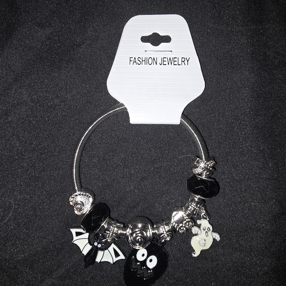 Fashion Jewelry Gothic Black and Silver Halloween Bracelet - Picture 2 of 2